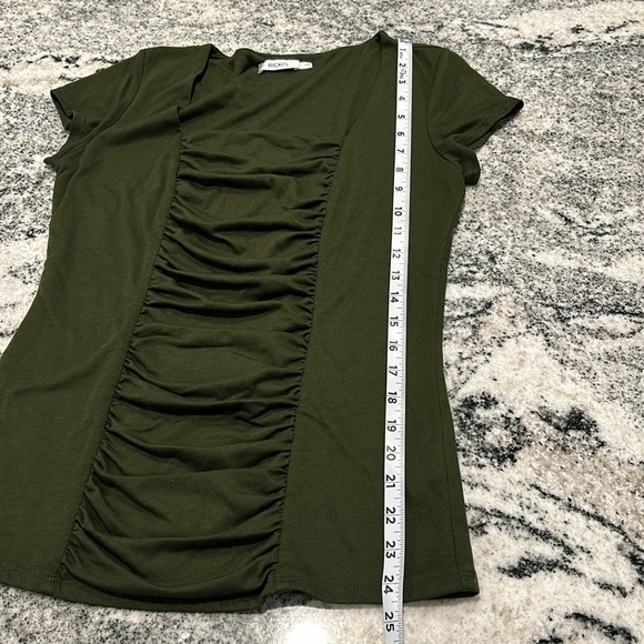 Ricki’s size M, dark green, with rushing in the front - Picture 10 of 11